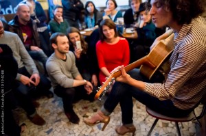 CHANTEUSE VERDEE EN CONCERT DANS LE RESTAURANT LA BUVETTE PARIS NOVEMBRE 2014